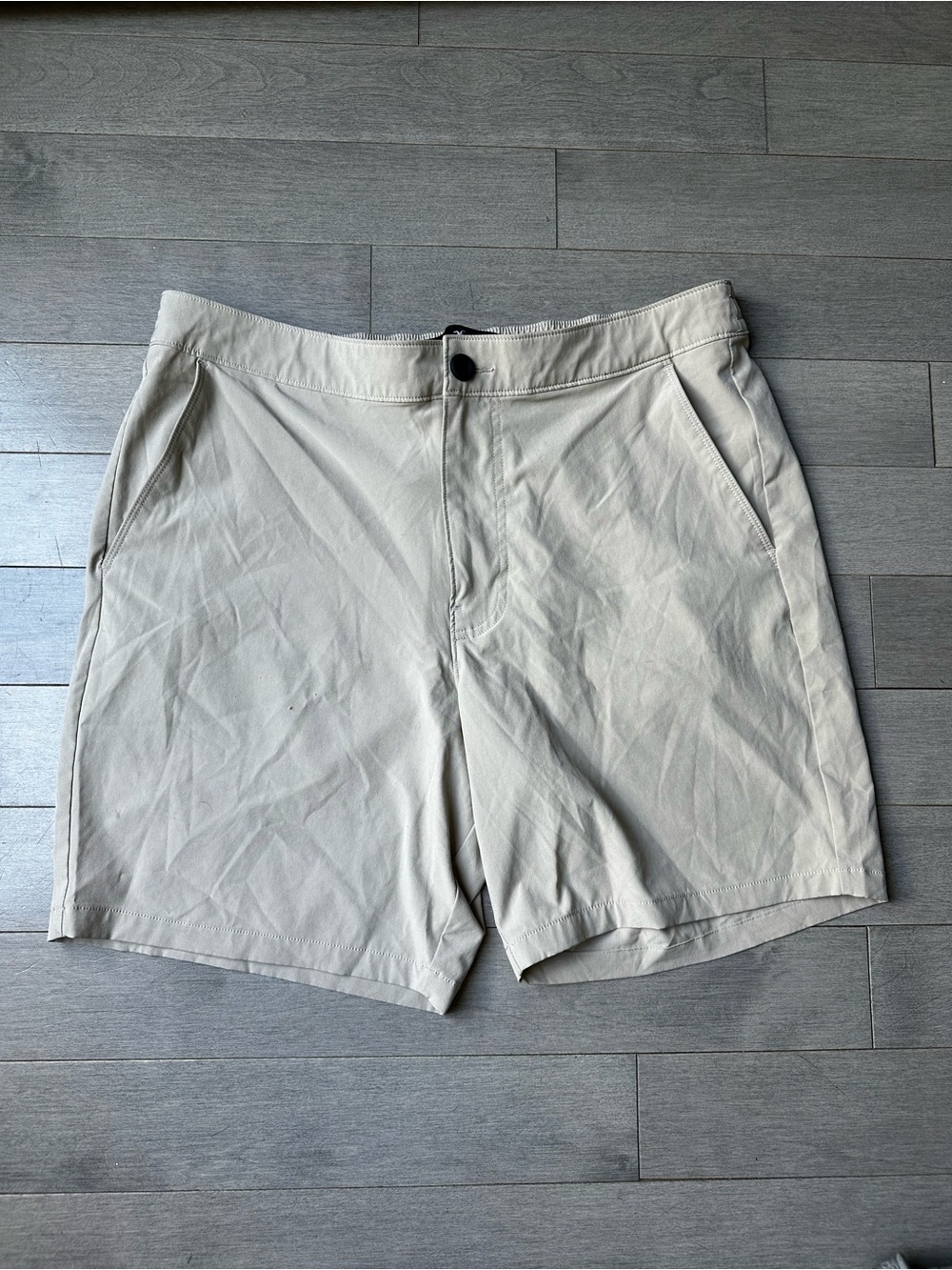 Men’s Hollister Tan Above The Knee Golf Athletic Chino Lightweight Shorts Size L